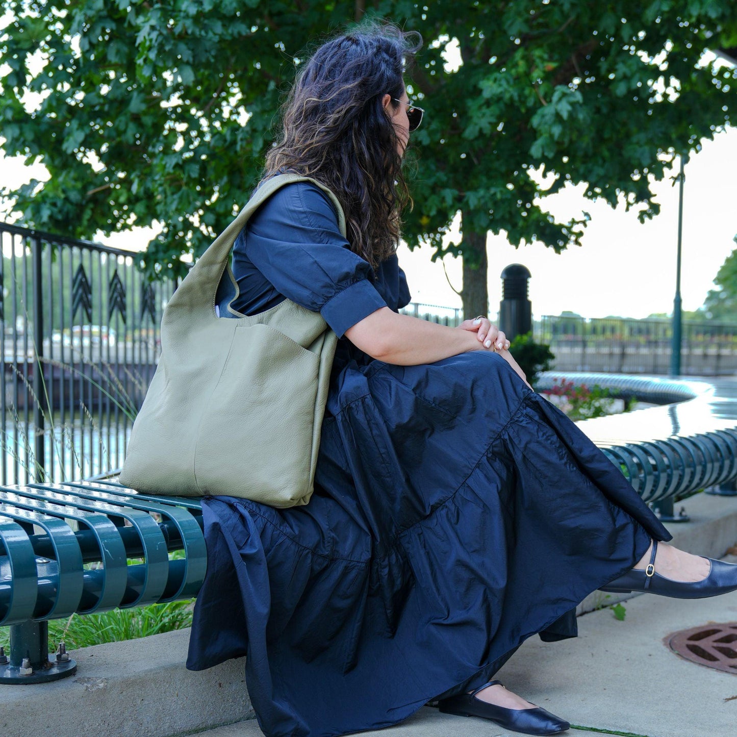 Leather Women's Tote Bag in Olive Green – Stylish and versatile ladies' purse, travel shopping bag, hobo shoulder bag, and multipurpose handbag for everyday use.